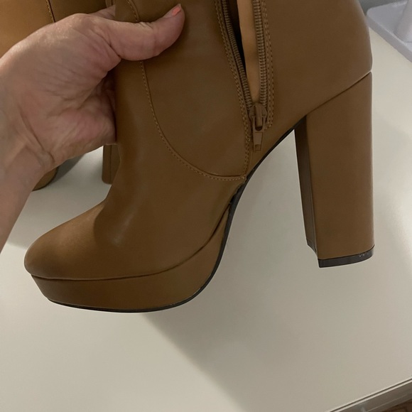 Gogó boots size 10 never used non smoking house. - Picture 2 of 4